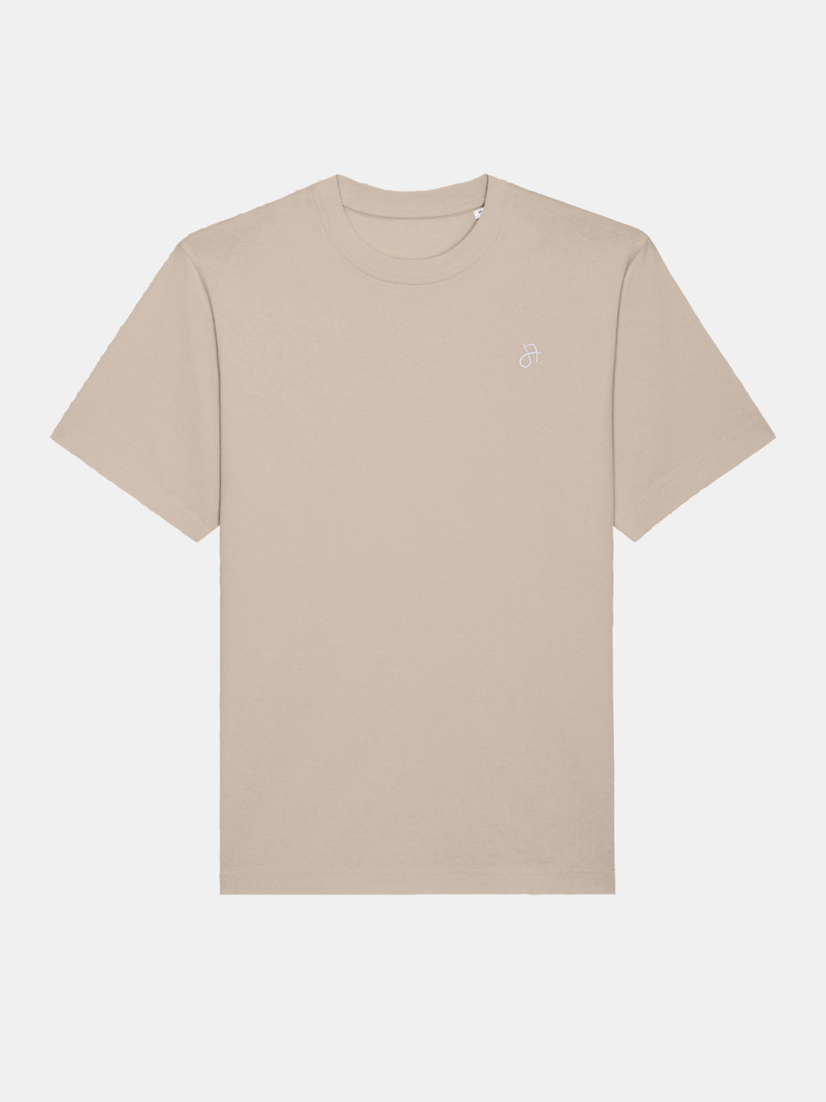 Beiges T-Shirt in Vorderansicht mit kleinem Logo-Print auf der Brust.