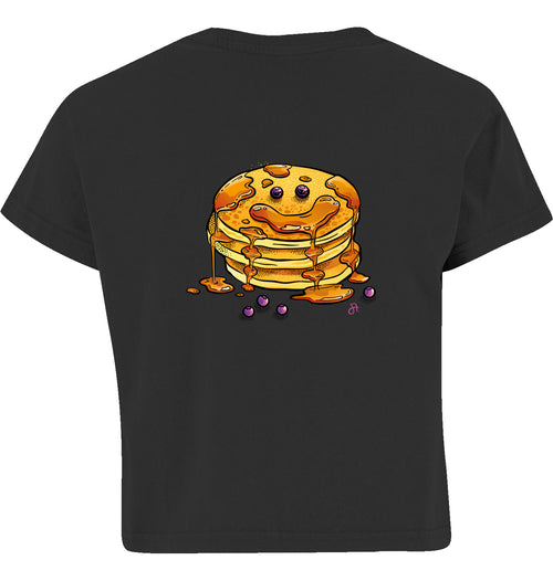 schwarzes Crop-Top, Rückansicht, Druck mit lächelndem Pancake-Stapel, tropfendem Sirup und Blaubeeren