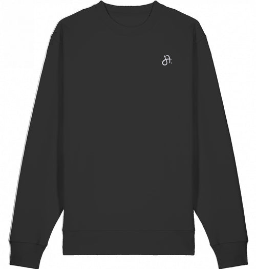 schwarzer Sweater Vorderansicht mit kleinem weißem handschriftlichem J.-Logo auf der linken Brust