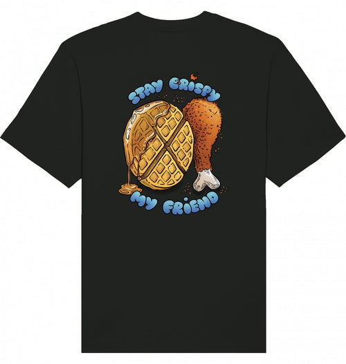 Schwarzes T-Shirt, Rückseite mit Chicken-and-Waffle-Motiv: siruptriefende Waffel, knuspriger Hähnchenschenkel und blauer Schriftzug