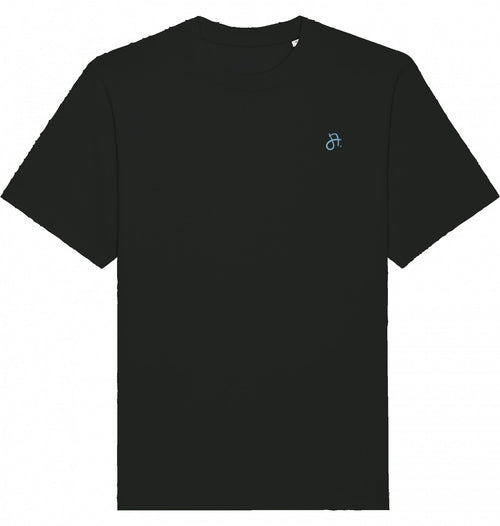 schwarzes T-Shirt, Vorderansicht, kleines hellblaues JA-Logo auf der linken Brust